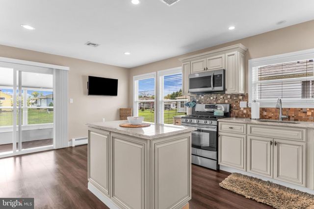 10 MIRADOR CT, Toms River, NJ 08757