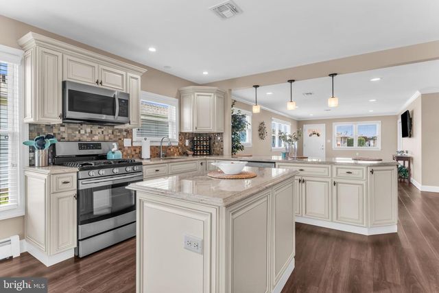 10 MIRADOR CT, Toms River, NJ 08757