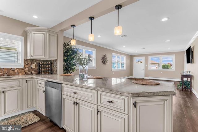 10 MIRADOR CT, Toms River, NJ 08757