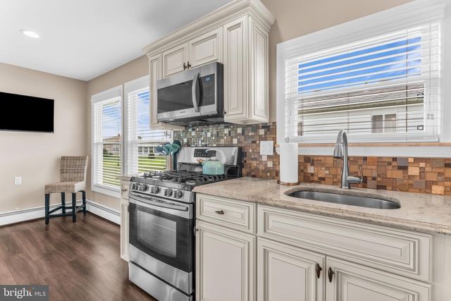 10 MIRADOR CT, Toms River, NJ 08757