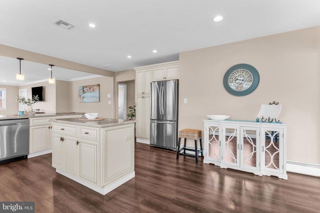 10 MIRADOR CT, Toms River, NJ 08757