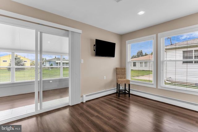 10 MIRADOR CT, Toms River, NJ 08757