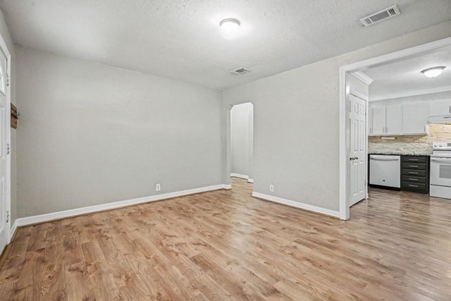 905 15th Ave N, Texas City, TX 77590