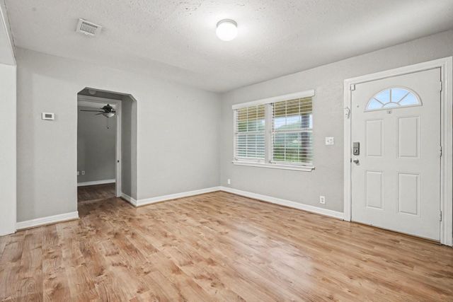 905 15th Ave N, Texas City, TX 77590