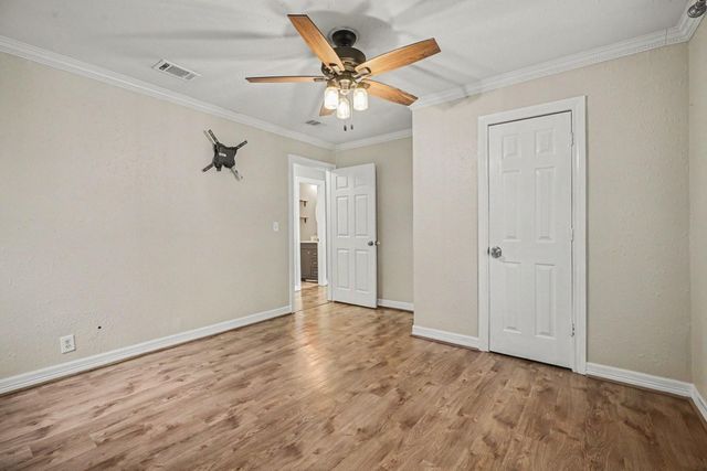 905 15th Ave N, Texas City, TX 77590