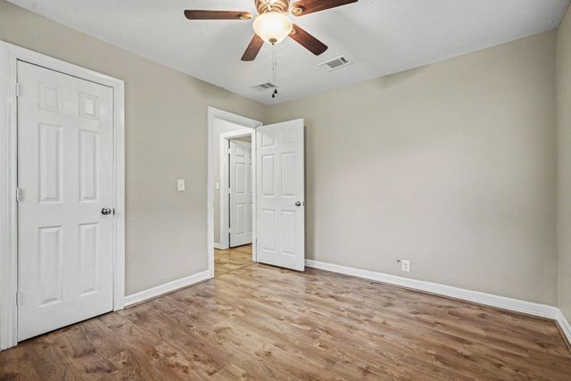 905 15th Ave N, Texas City, TX 77590