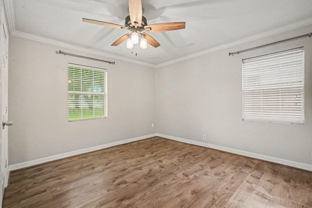 905 15th Ave N, Texas City, TX 77590