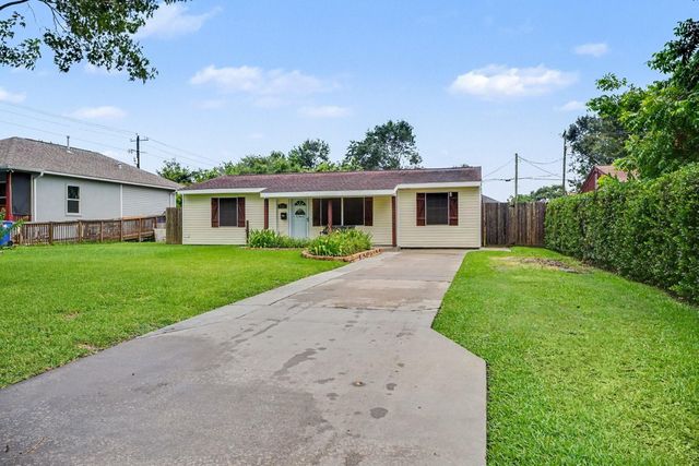 905 15th Ave N, Texas City, TX 77590