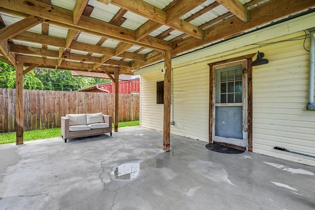 905 15th Ave N, Texas City, TX 77590