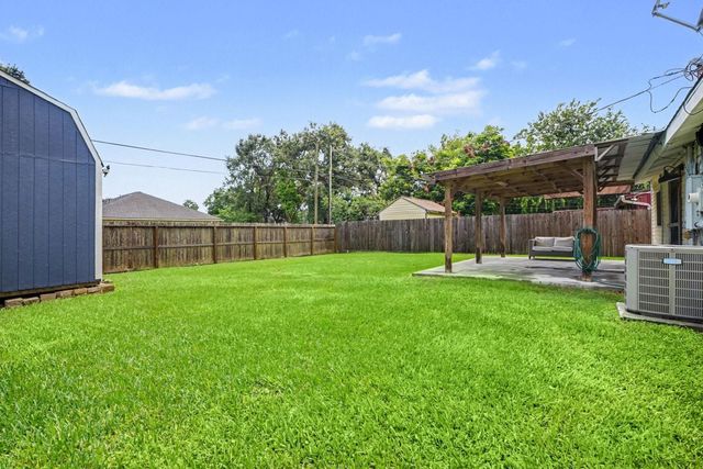 905 15th Ave N, Texas City, TX 77590