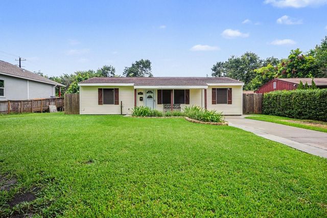 905 15th Ave N, Texas City, TX 77590
