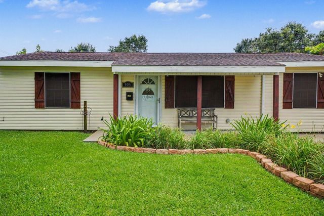 905 15th Ave N, Texas City, TX 77590