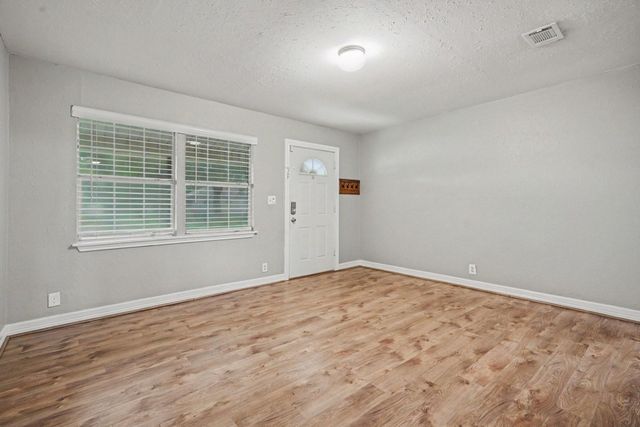 905 15th Ave N, Texas City, TX 77590