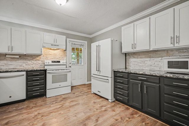 905 15th Ave N, Texas City, TX 77590