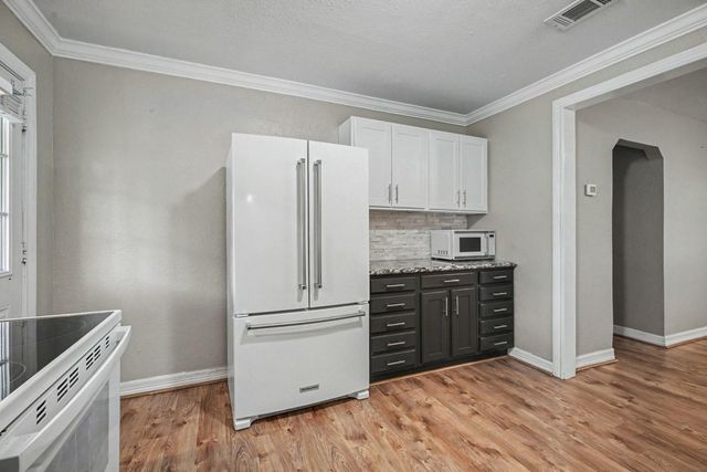 905 15th Ave N, Texas City, TX 77590
