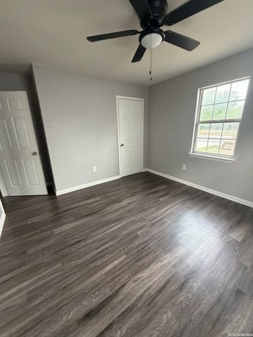 1515 Escalon, San Antonio, TX 78221