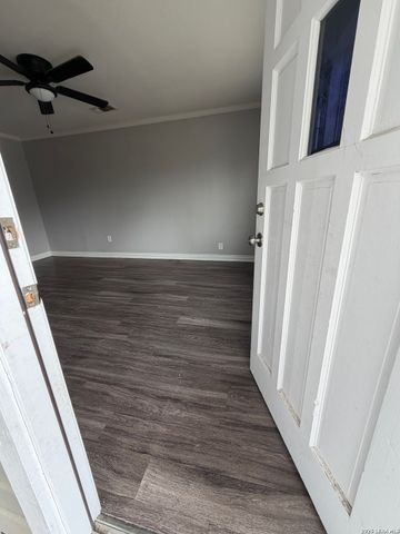 1515 Escalon, San Antonio, TX 78221