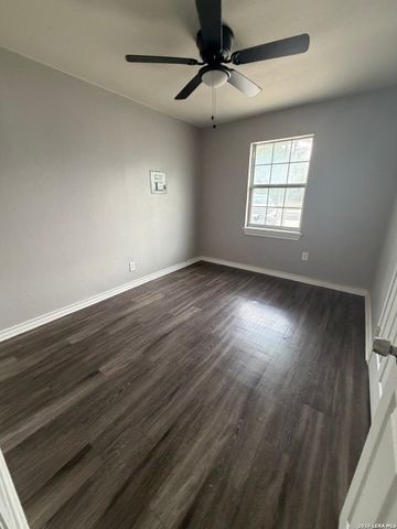 1515 Escalon, San Antonio, TX 78221