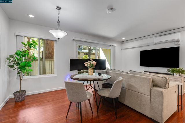 2724 Oak Rd 86, Walnut Creek, CA 94597