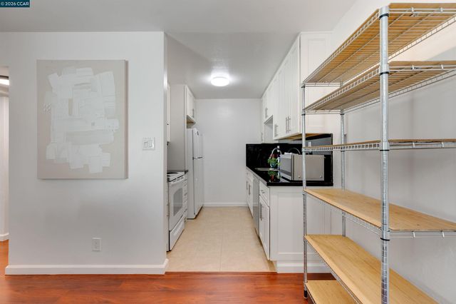 2724 Oak Rd 86, Walnut Creek, CA 94597