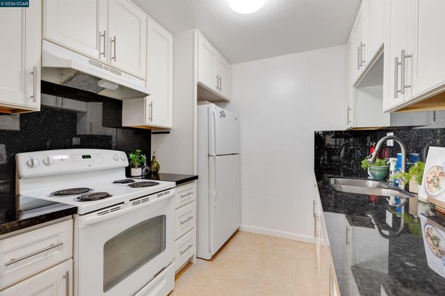 2724 Oak Rd 86, Walnut Creek, CA 94597