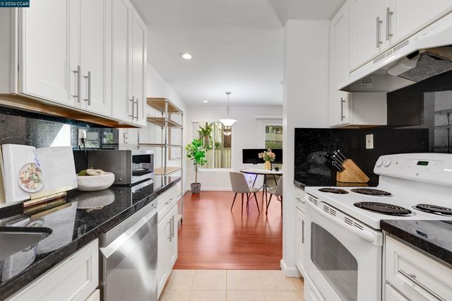 2724 Oak Rd 86, Walnut Creek, CA 94597