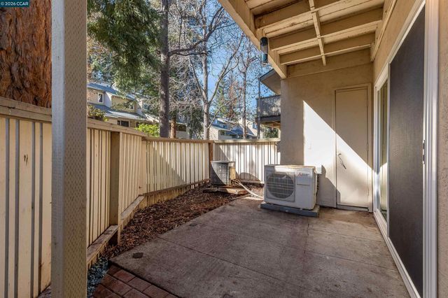 2724 Oak Rd 86, Walnut Creek, CA 94597