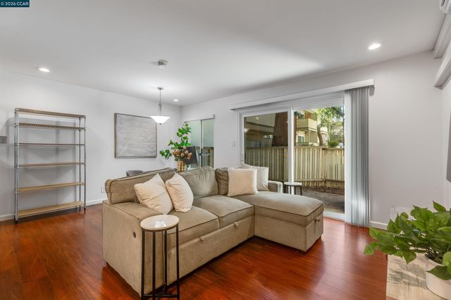 2724 Oak Rd 86, Walnut Creek, CA 94597