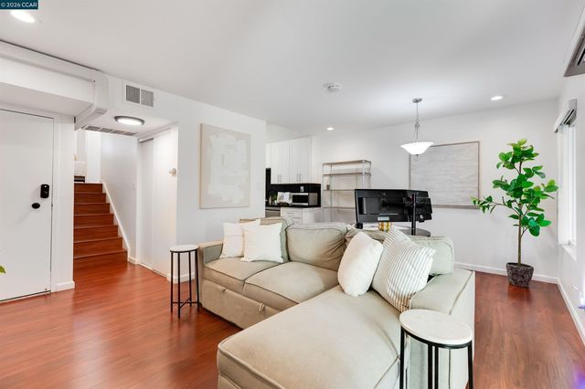 2724 Oak Rd 86, Walnut Creek, CA 94597