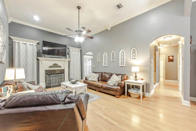234 Lakewood Dr, Houma, LA 70360