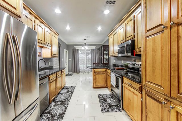 234 Lakewood Dr, Houma, LA 70360