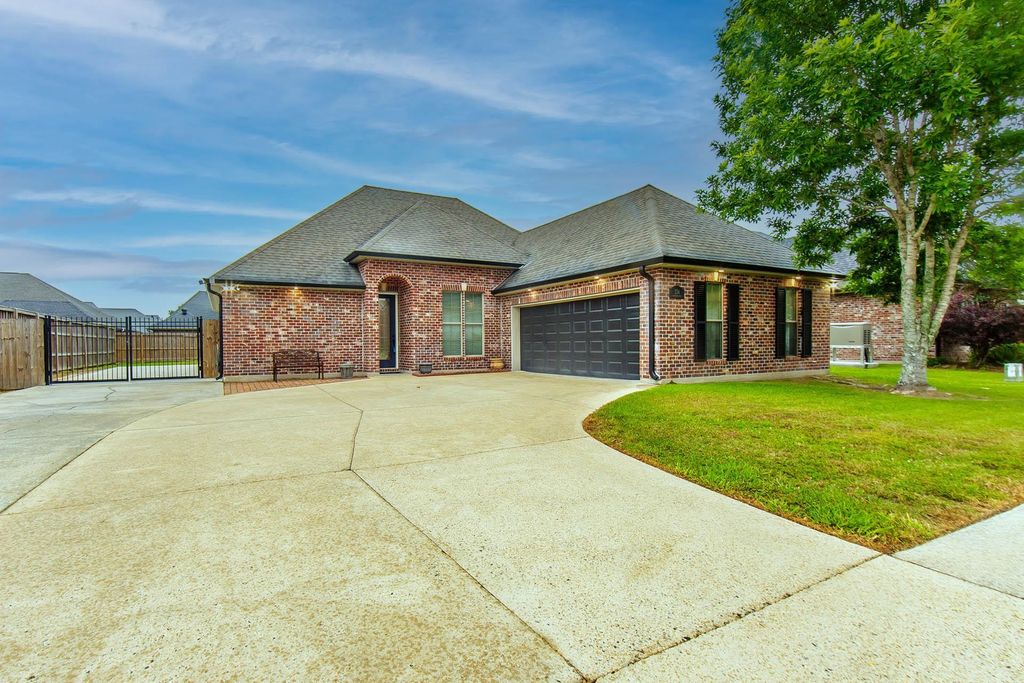 234 Lakewood Dr, Houma, LA 70360