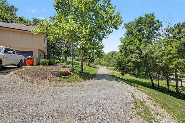 401 S Minter Road, Grain Valley, MO 64029