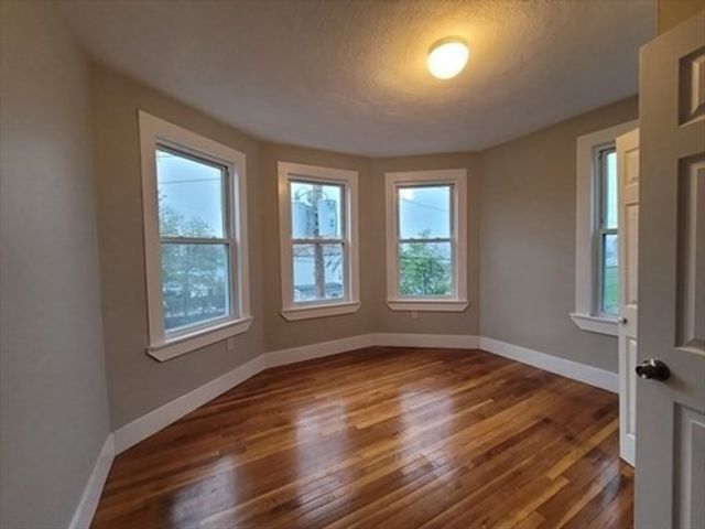 8 Woodman 2, Lynn, MA 01905