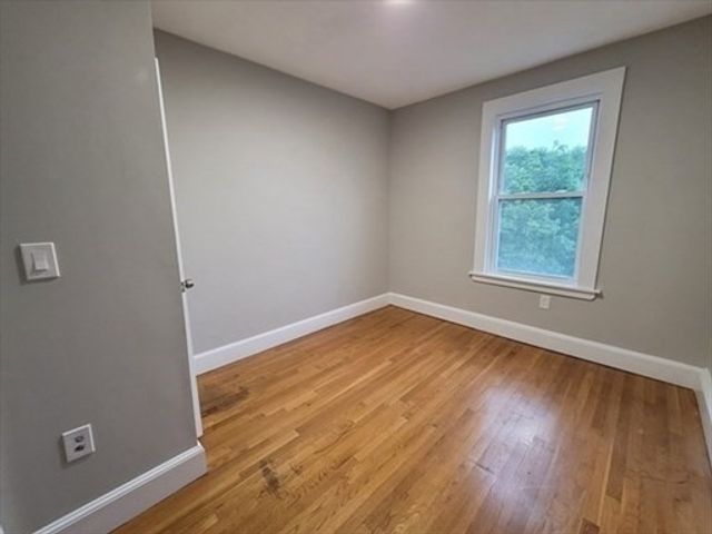 8 Woodman 2, Lynn, MA 01905