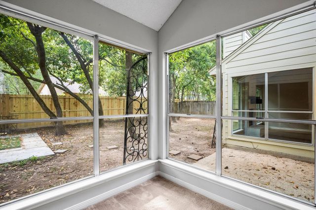 22 S Rain Forest Court, The Woodlands, TX 77380