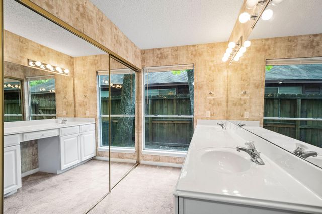 22 S Rain Forest Court, The Woodlands, TX 77380