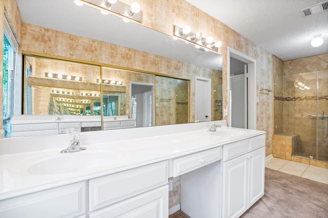 22 S Rain Forest Court, The Woodlands, TX 77380