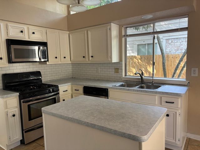 22 S Rain Forest Court, The Woodlands, TX 77380