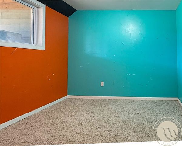 121 W Southern Avenue, Plentywood, MT 59254