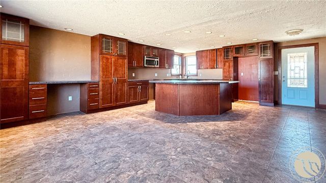 121 W Southern Avenue, Plentywood, MT 59254