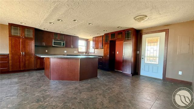 121 W Southern Avenue, Plentywood, MT 59254