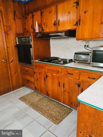 1108 ALMOND RD, Pittsgrove, NJ 08318