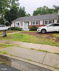 1108 ALMOND RD, Pittsgrove, NJ 08318