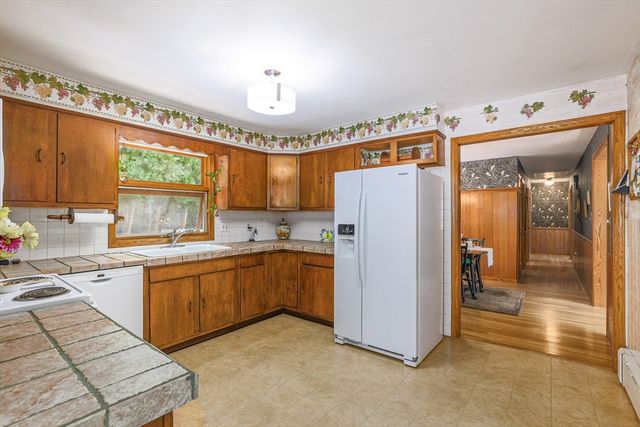 15 Norman Place, Leominster, MA 01453