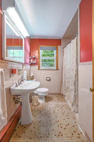 15 Norman Place, Leominster, MA 01453