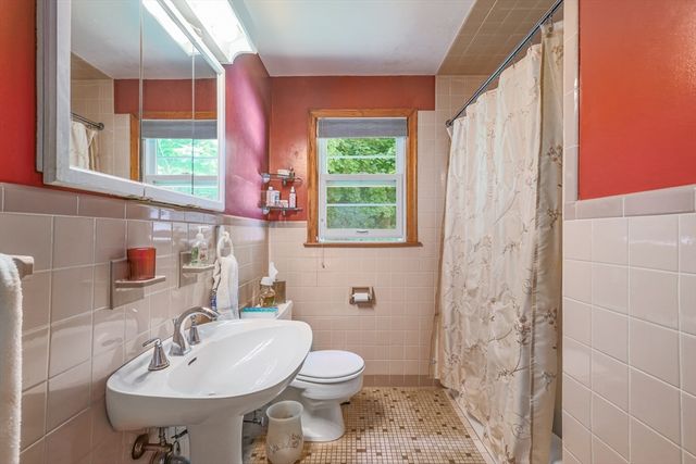15 Norman Place, Leominster, MA 01453