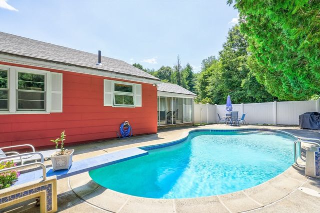 15 Norman Place, Leominster, MA 01453