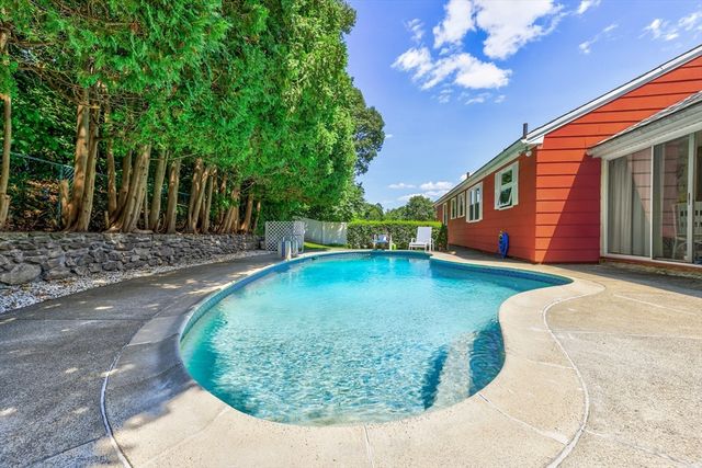 15 Norman Place, Leominster, MA 01453