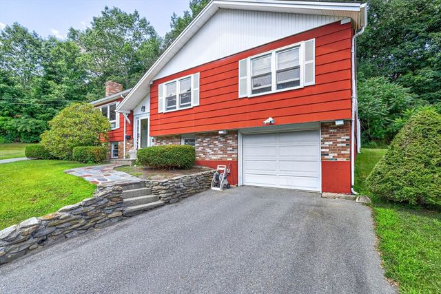 15 Norman Place, Leominster, MA 01453